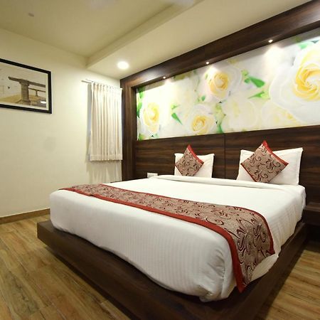 Hotel Pari Dwārka Extérieur photo