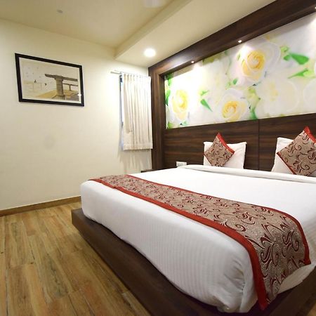 Hotel Pari Dwārka Extérieur photo