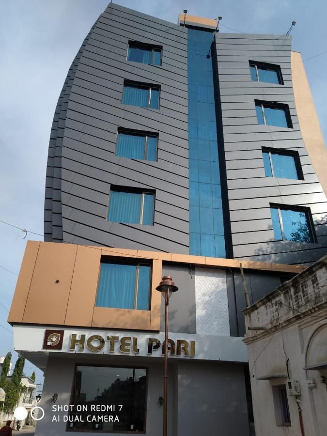 Hotel Pari Dwārka Extérieur photo