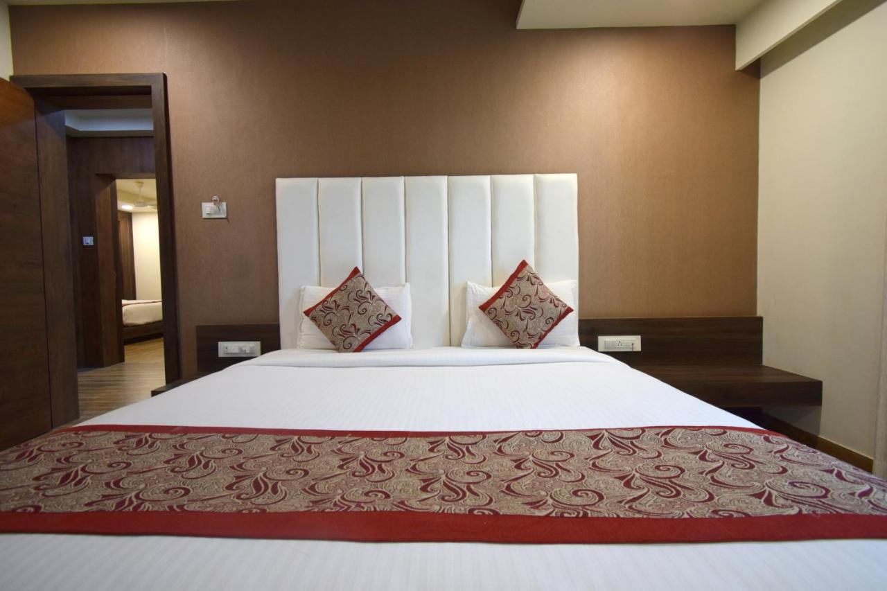 Hotel Pari Dwārka Extérieur photo