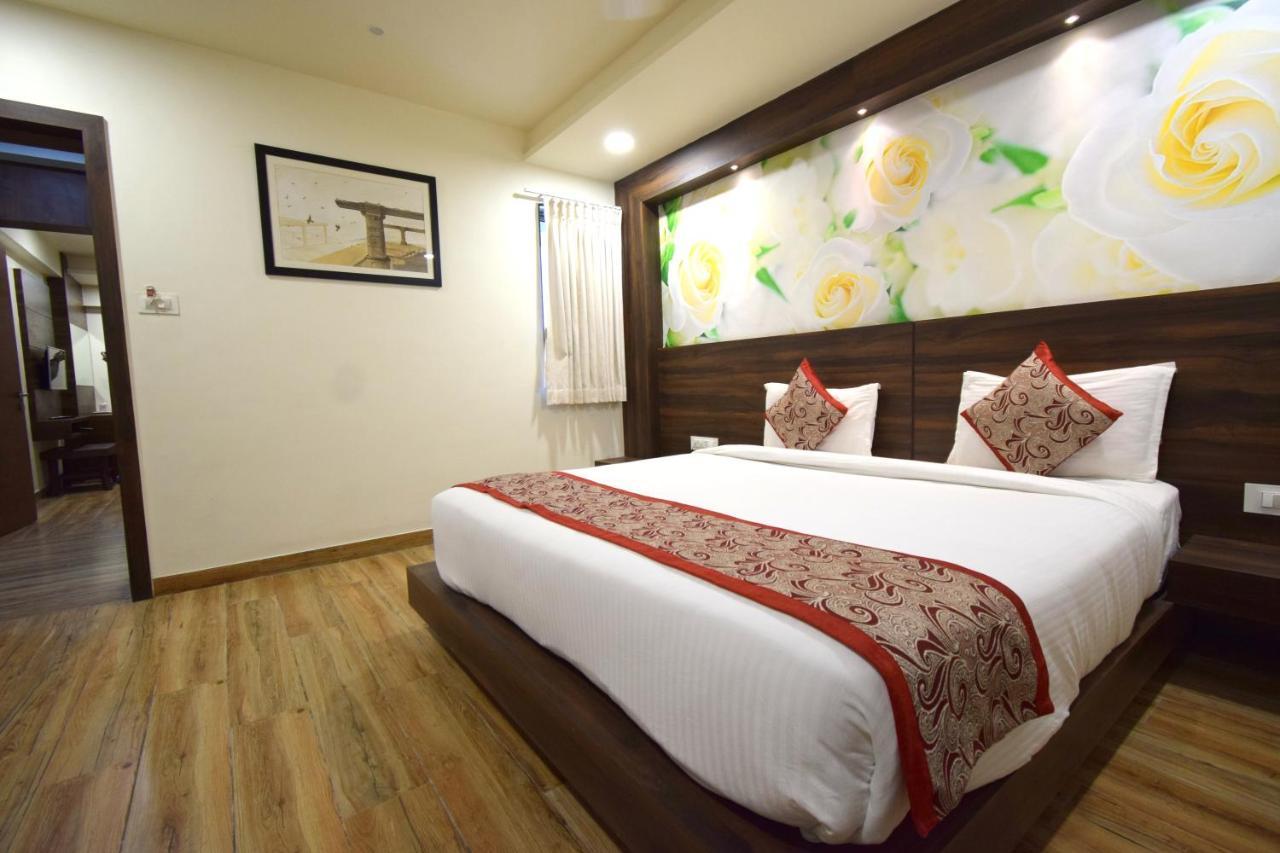 Hotel Pari Dwārka Extérieur photo