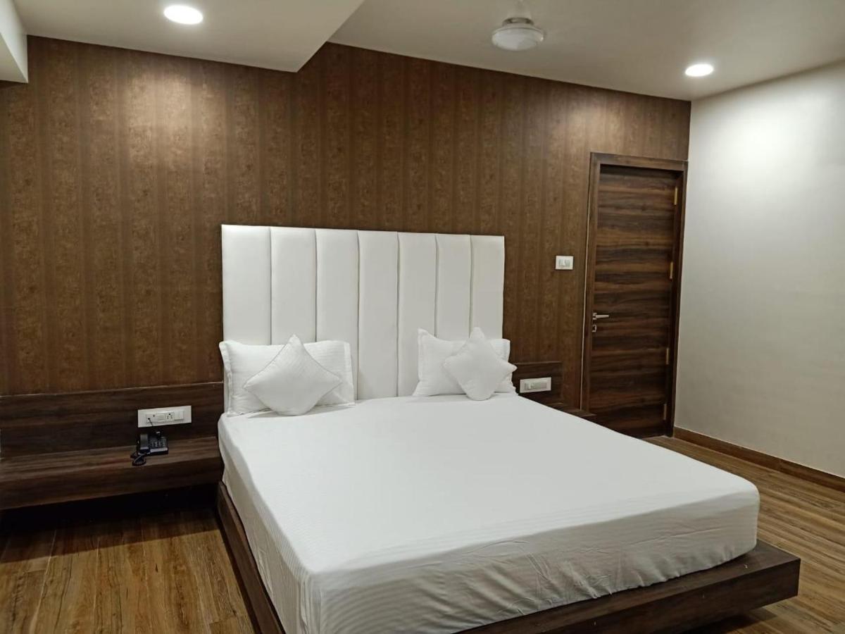 Hotel Pari Dwārka Extérieur photo