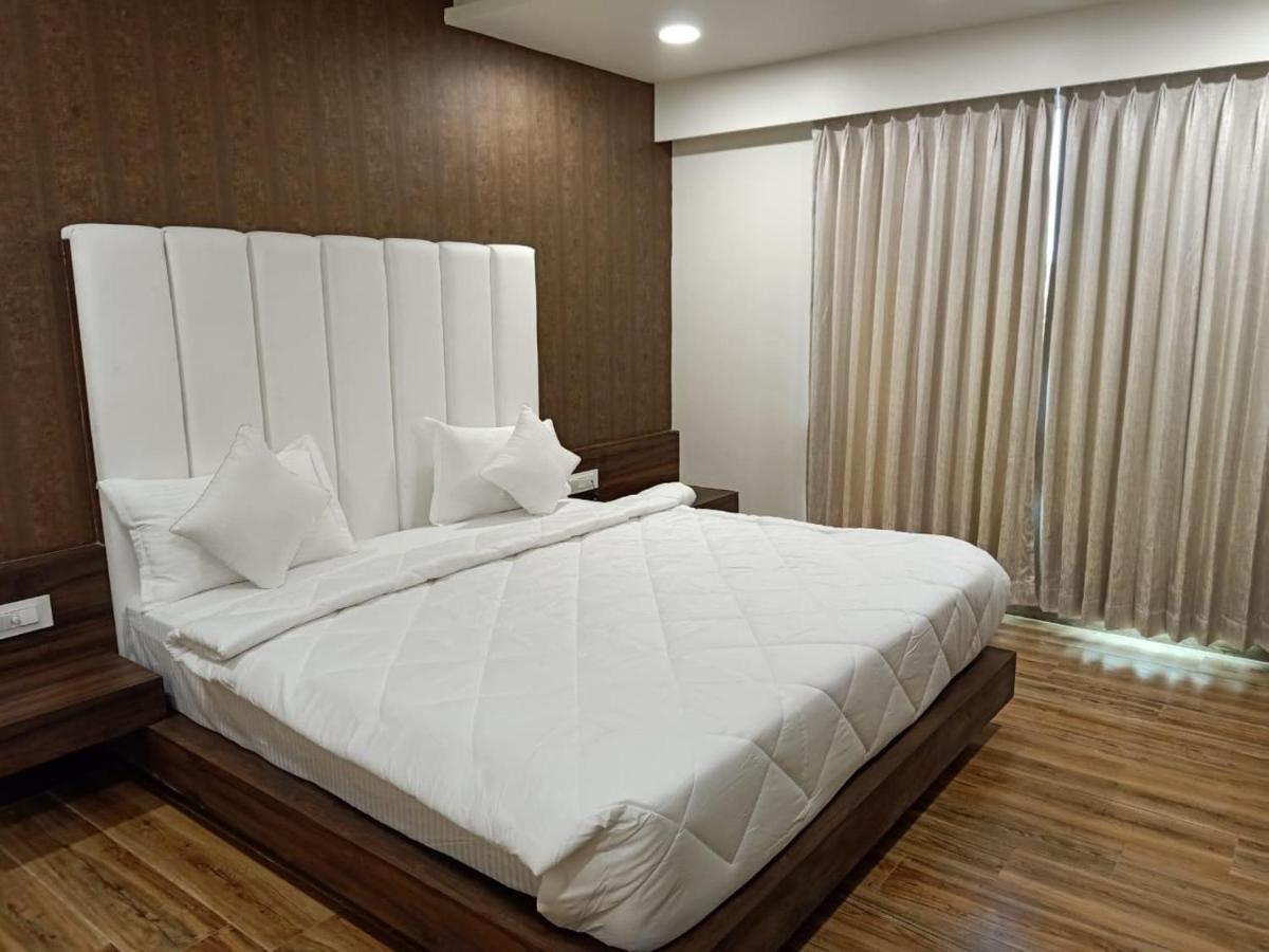 Hotel Pari Dwārka Extérieur photo